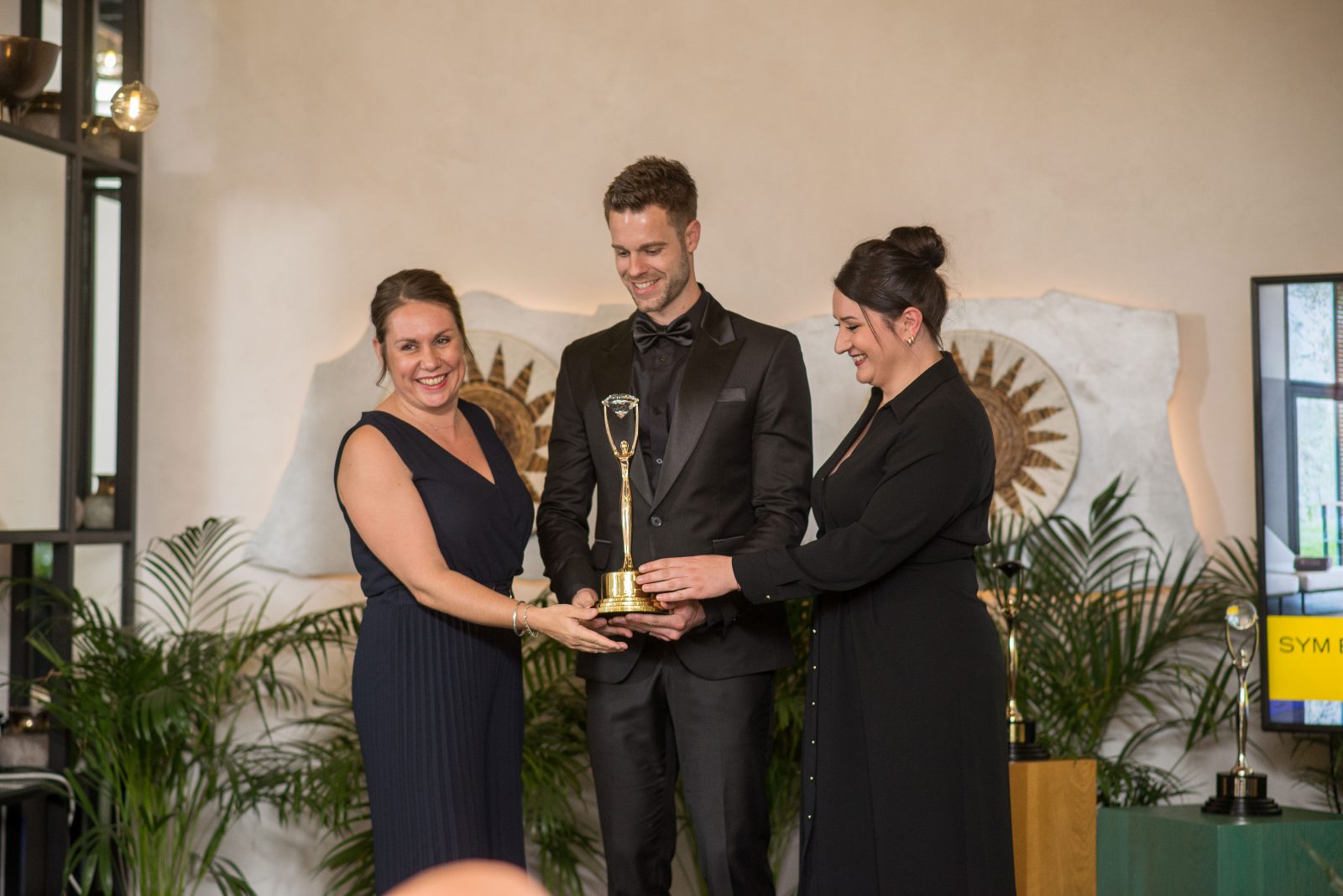 Remise du Luxe Global Awards 2024 Best Overall Skincare Experience à Sym Biologic System
