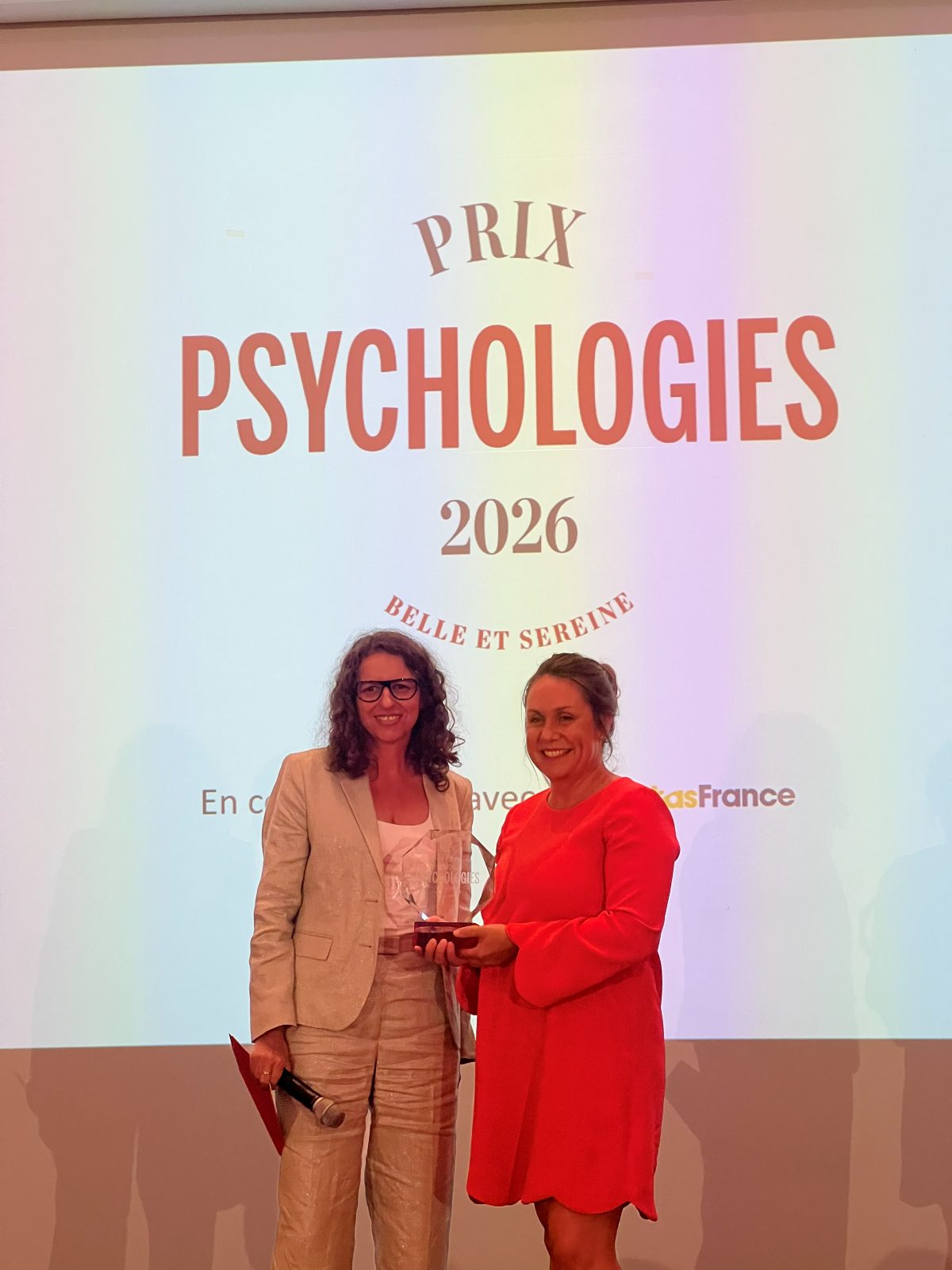 Remise du Prix Psychologies 2026 « Belle et Sereine » à Sym Biologic System, sur scène
