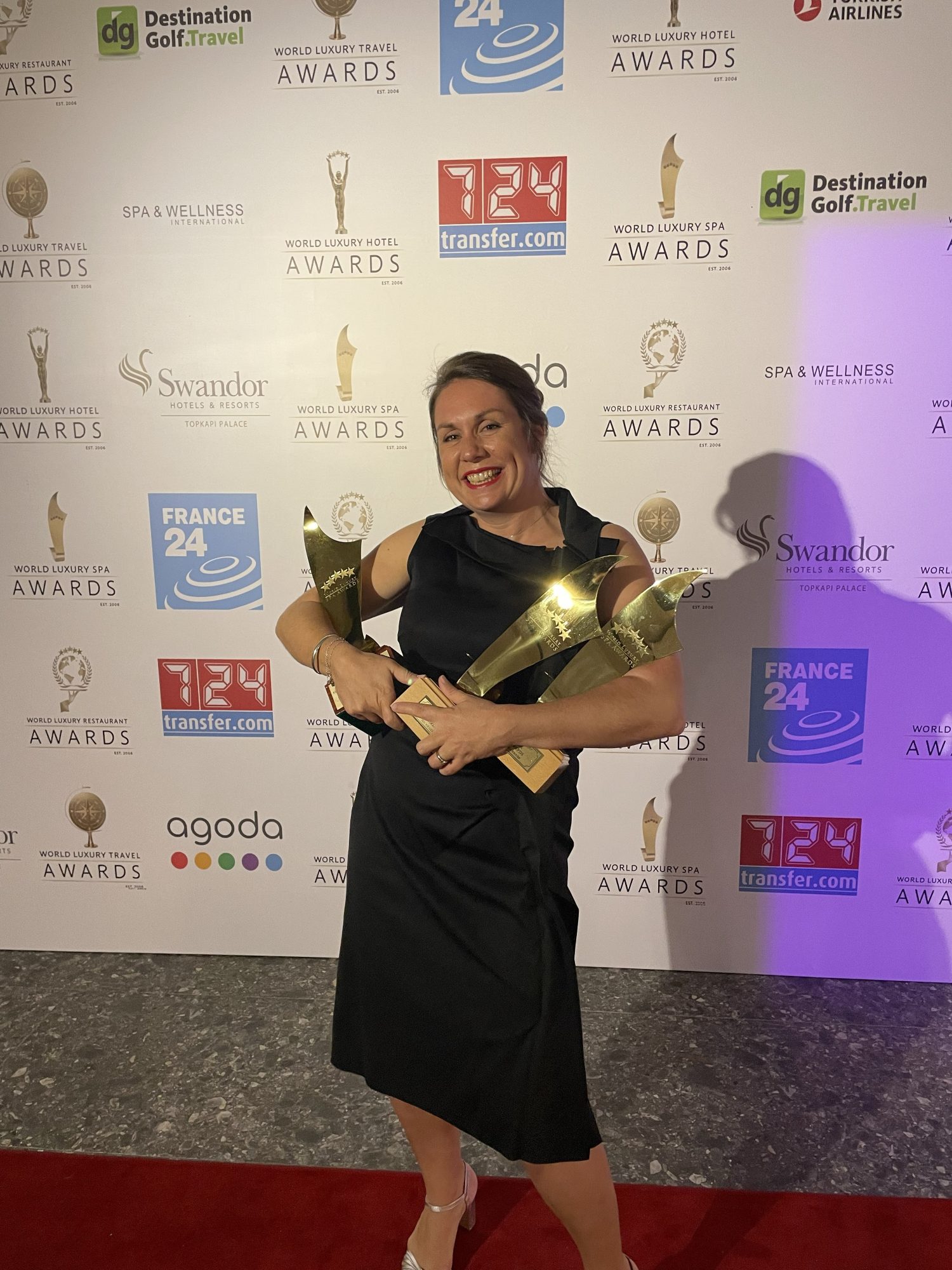 Morgane Allain avec quatre trophées au World Luxury Spa Awards 2024 au Swandor Topkapi Palace en Turquie pour EDC Spa Management