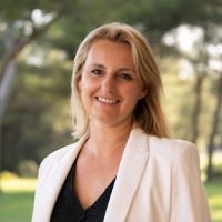 Portrait d’Alexandra Bacquié, Directrice Générale de l’Hôtel & Spa du Castellet 5*